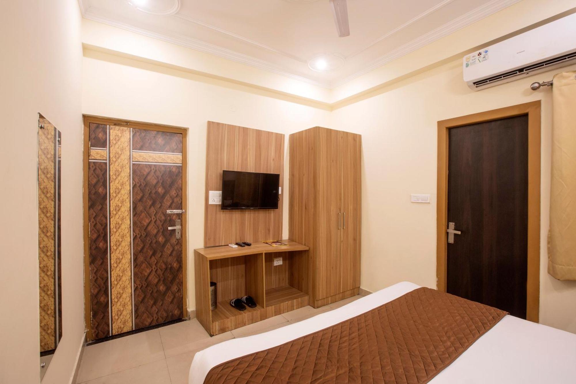 Hotel Lemon Suites & Banquet Noida Sector 62 מראה חיצוני תמונה