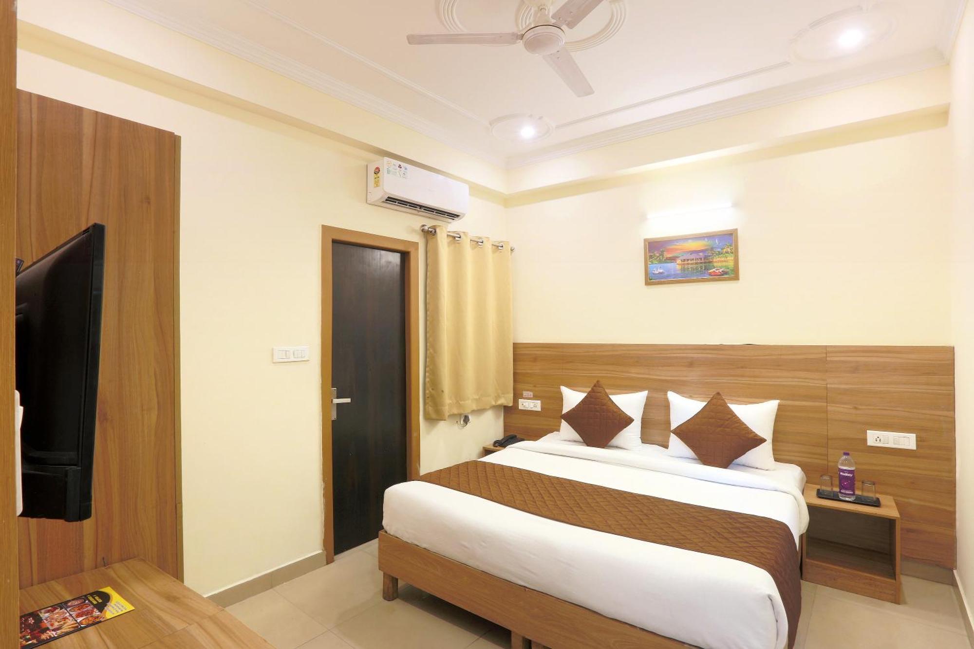 Hotel Lemon Suites & Banquet Noida Sector 62 מראה חיצוני תמונה