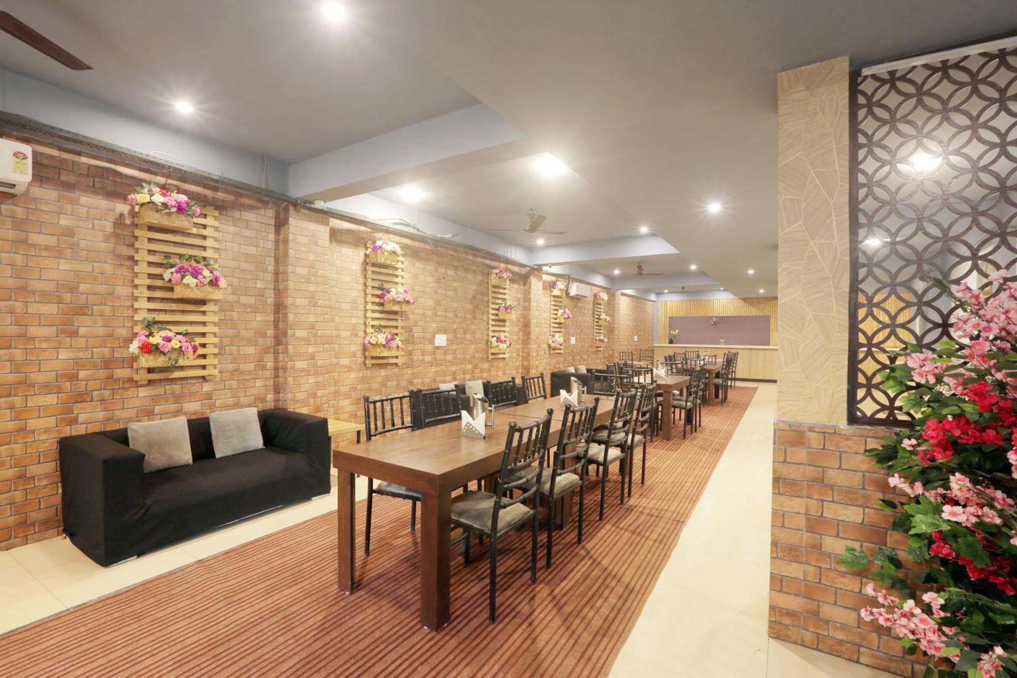 Hotel Lemon Suites & Banquet Noida Sector 62 מראה חיצוני תמונה
