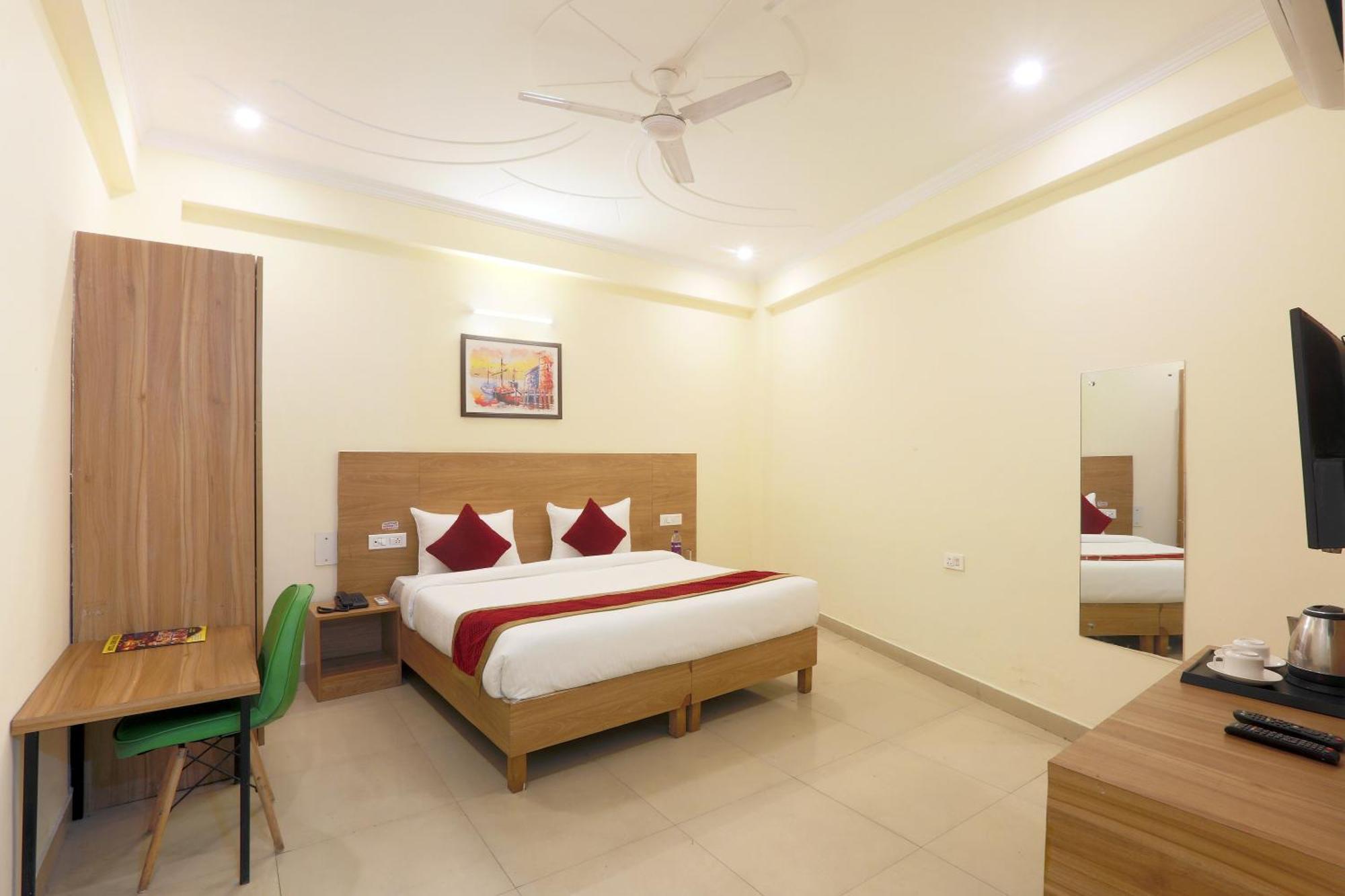 Hotel Lemon Suites & Banquet Noida Sector 62 מראה חיצוני תמונה