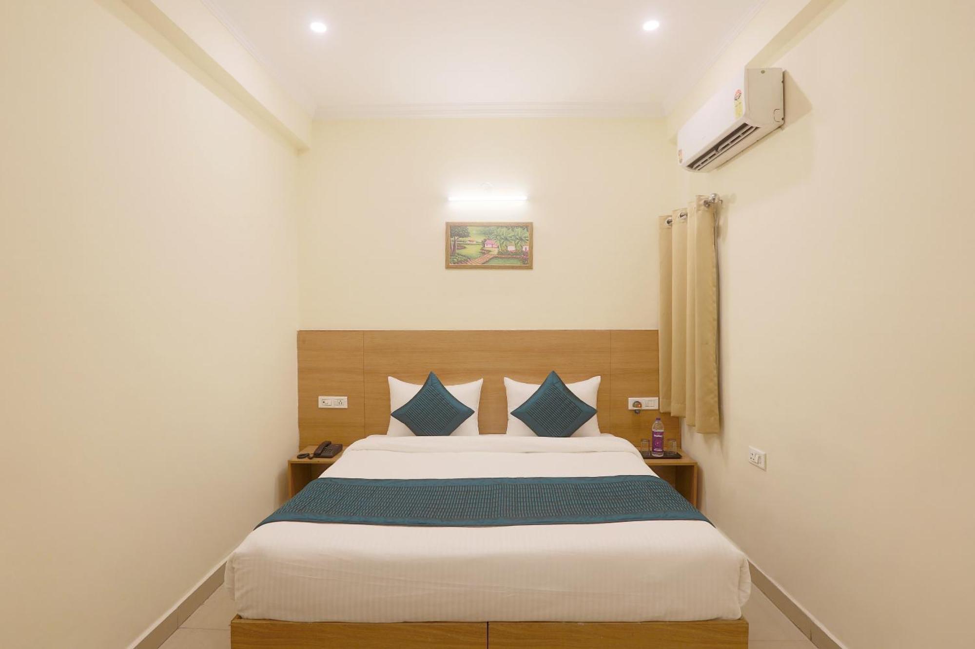 Hotel Lemon Suites & Banquet Noida Sector 62 מראה חיצוני תמונה