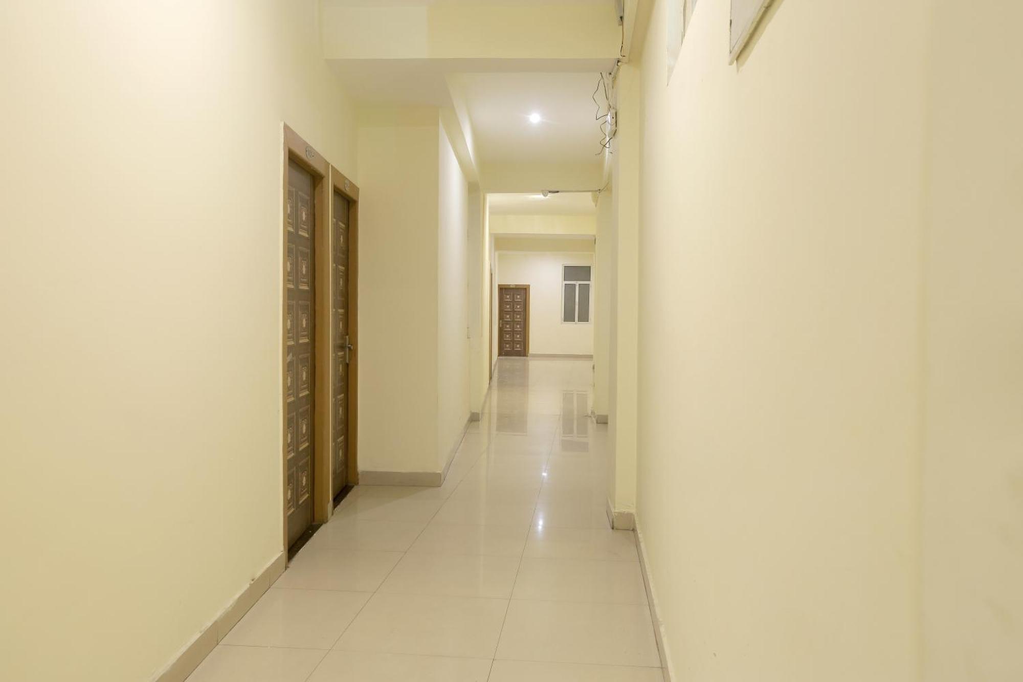 Hotel Lemon Suites & Banquet Noida Sector 62 מראה חיצוני תמונה