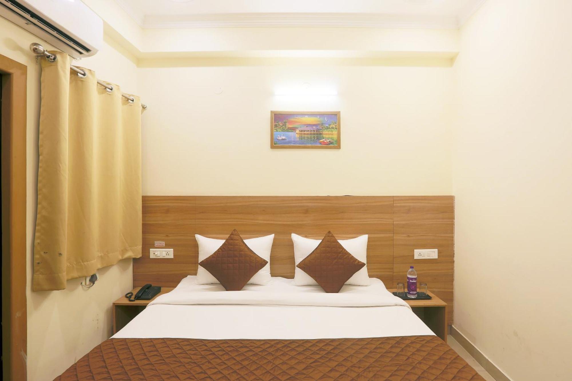 Hotel Lemon Suites & Banquet Noida Sector 62 מראה חיצוני תמונה