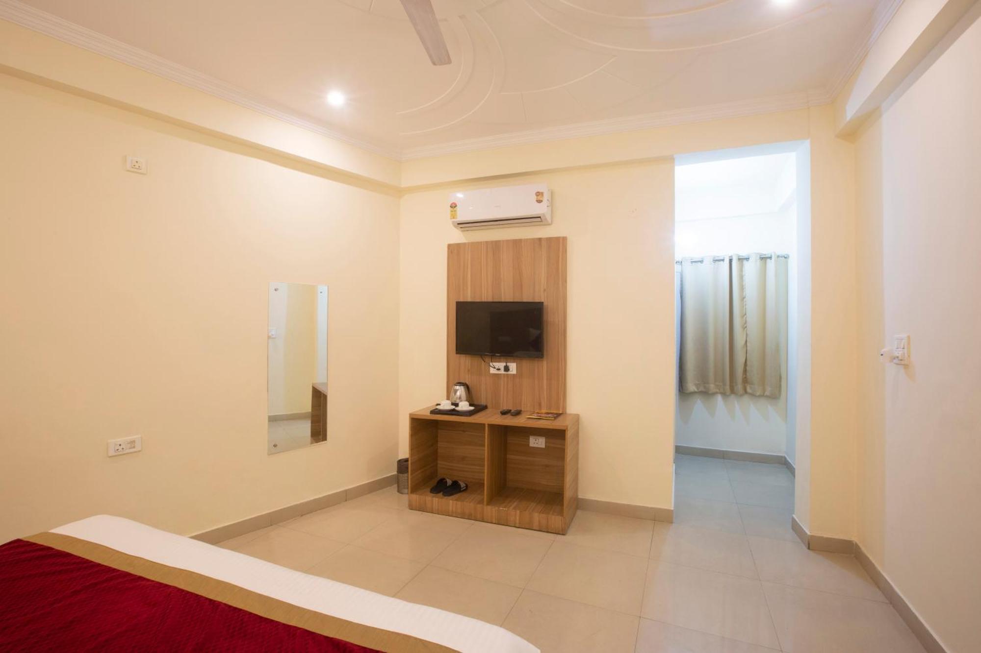 Hotel Lemon Suites & Banquet Noida Sector 62 מראה חיצוני תמונה