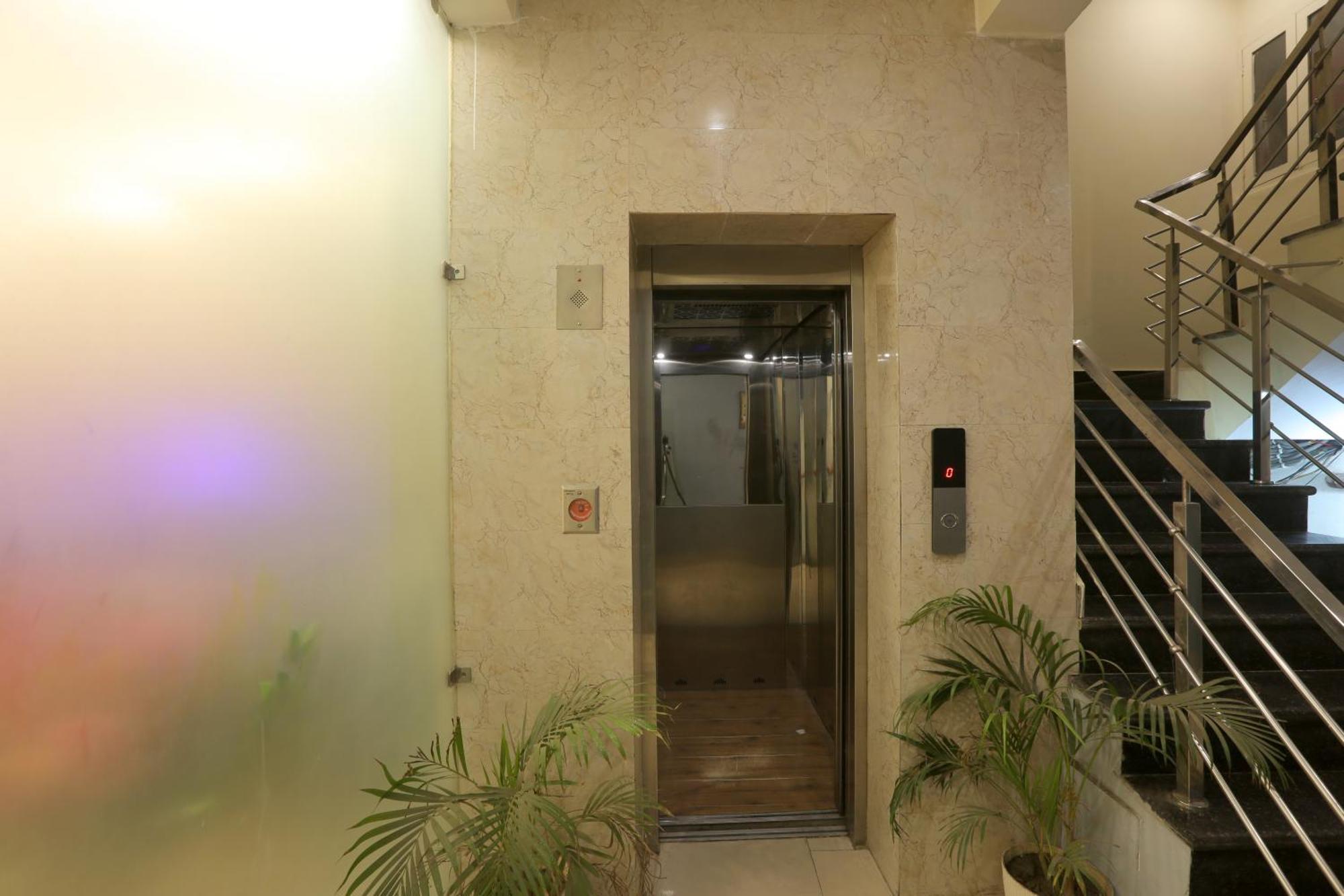 Hotel Lemon Suites & Banquet Noida Sector 62 מראה חיצוני תמונה