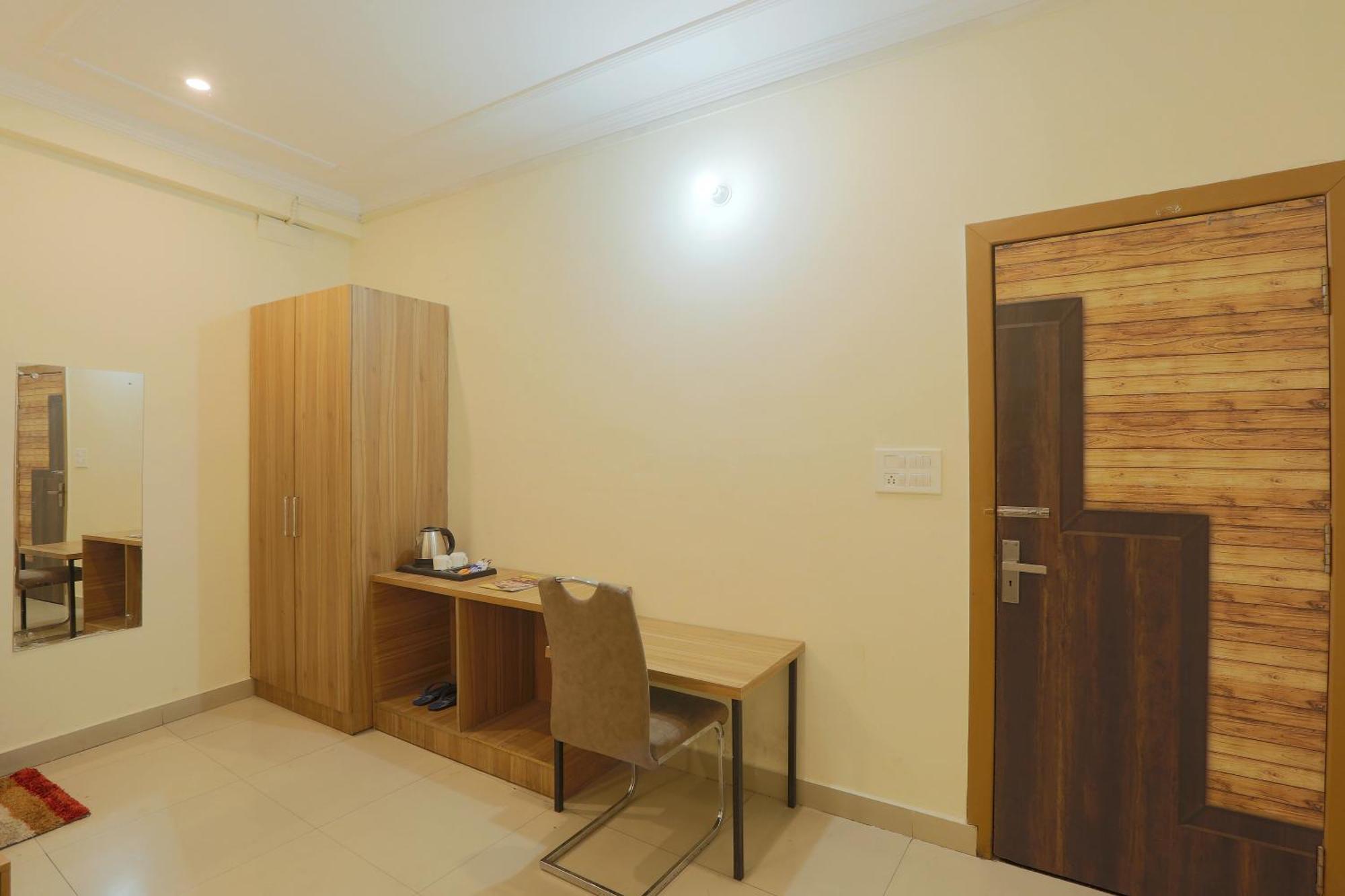 Hotel Lemon Suites & Banquet Noida Sector 62 מראה חיצוני תמונה