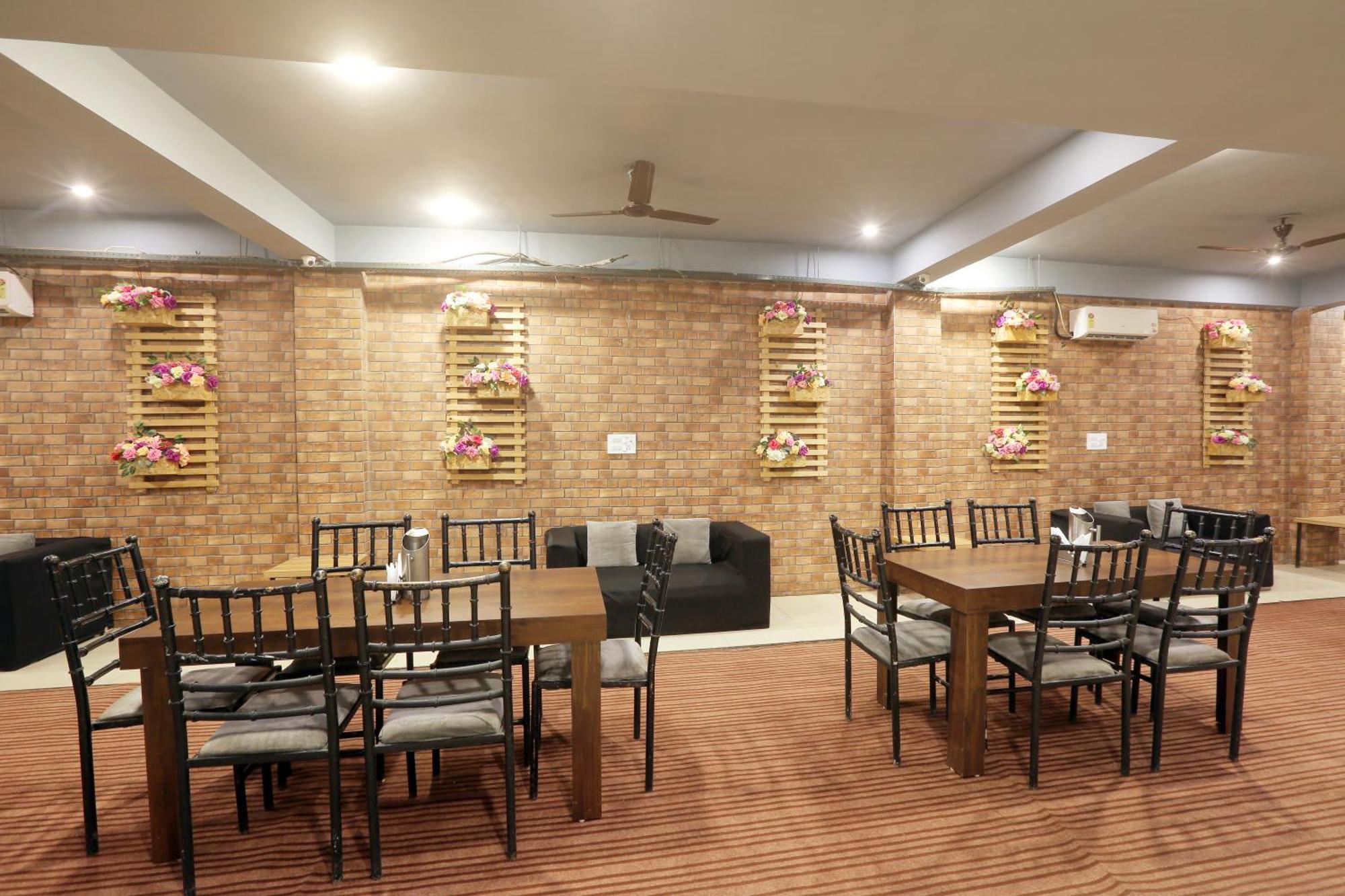 Hotel Lemon Suites & Banquet Noida Sector 62 מראה חיצוני תמונה
