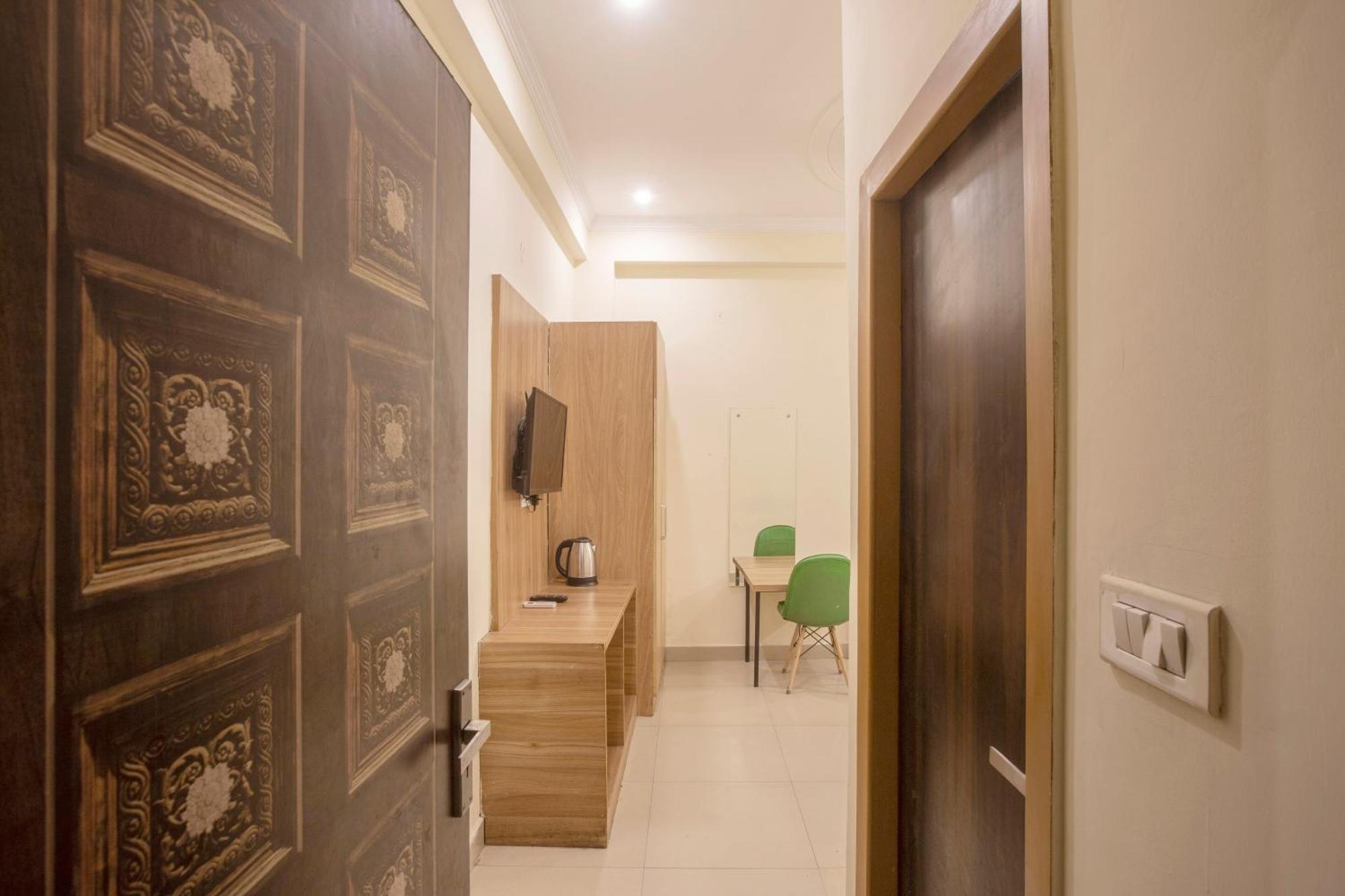 Hotel Lemon Suites & Banquet Noida Sector 62 מראה חיצוני תמונה